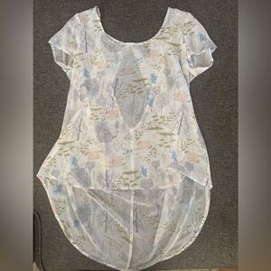 Disney Alice In the Wonderland Women Short Sleeve Sheer Hi-lo Top - Pastel, Sm